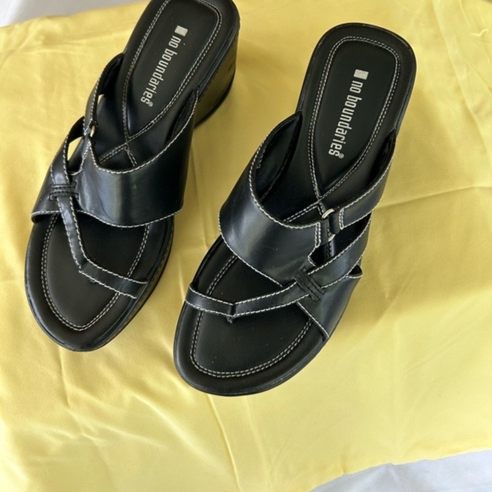 Women’s size 8 No Boundaries, black slip on sandal.